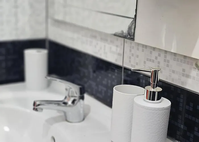 アパート Juli's ティラナ